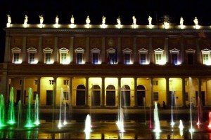 Il Teatro Valli e la fontana...
